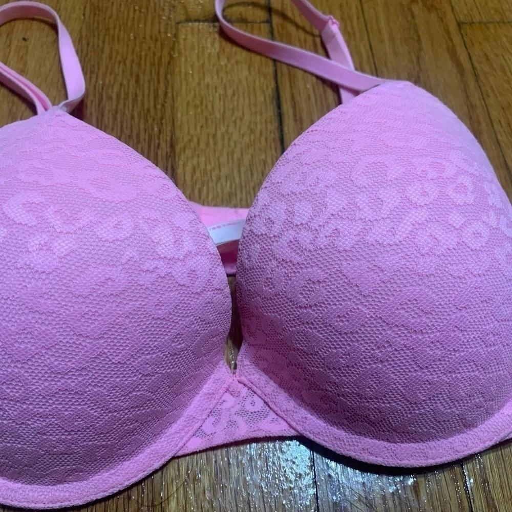 PINK Victoria's Secret Light Pink Lace Push-Up Bra - Picture 2 of 8